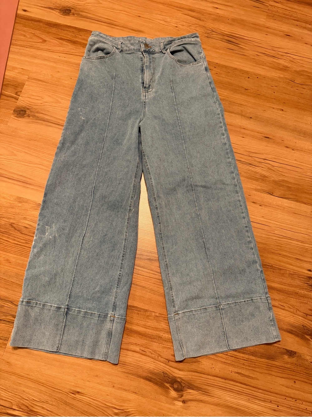 entro Light Blue Wide-Leg High-Rise Jeans Inseam is 241/2 length.Has stretch.